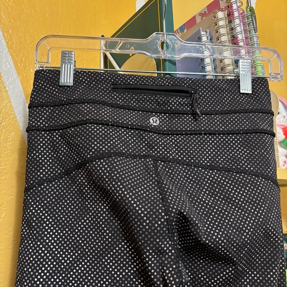 Lululemon Pace Tight Full-On Luxtreme Lights Out
Black Ravish Reptile Silver - Picture 9 of 11